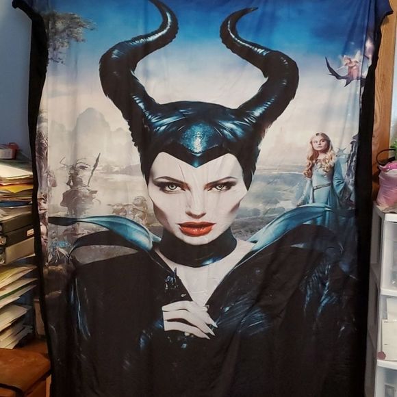NEW MALEFICENT BLANKET - Picture 1 of 3
